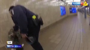 Негры-полицейскиие напали на белого человека в метро