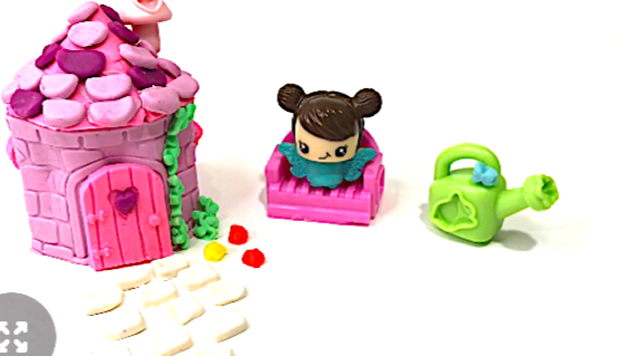 Играем с пластилином Play Doh.Лепим волшебный домик. Лепка для детей. смотреть онлайн