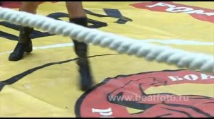 Женский реслинг. Показательный выход в Гостинном Дворе.