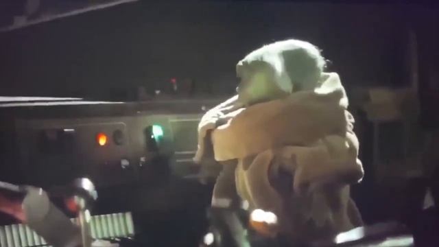 Маленький Йода включает сектор газа! смотреть онлайн