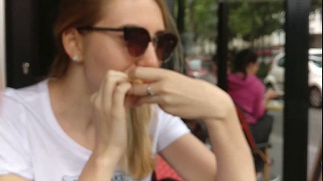 Безвиз Путешествие в Париж круассаны лестницы очереди.