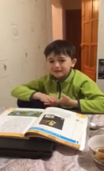 Первоклассник учит стих