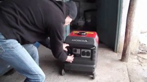 generator Honda Eu30  is  INVERTER