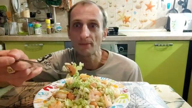 МУКБАНГ/ Летний салат ? с лососем и креветками/Немного обо мне/ НУ ПРОСТОЙ, КАК ГАЗЕТА "ПРАВДА". смотреть онлайн