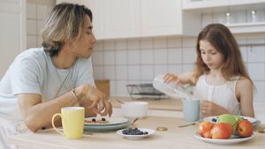 МАЛЕНЬКИЙ МАНИПУЛЯТОР | 10 уловок вашего малыша и как с ними бороться