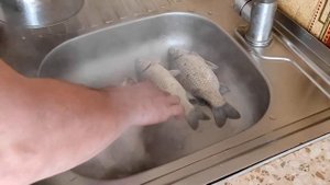 Как быстро почистить рыбу ( Лайфхак )