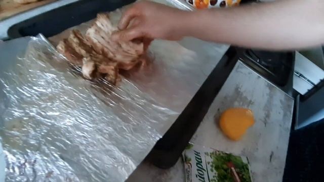 Ребрышки в фольге в духовке.Аж слюнки бегут! смотреть онлайн