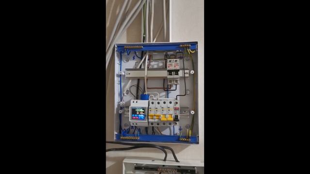 Установка ЩРН в дачном доме, перемонтаж накопившейся бороды. смотреть онлайн