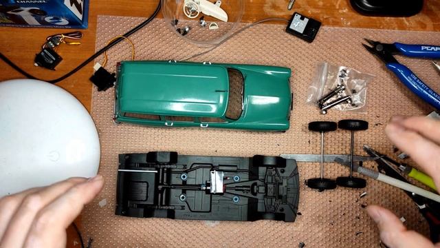 ГАЗ 22 4х4 1/24 - серия 1 - раздатка и мост смотреть онлайн