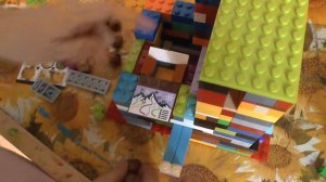 Как сделать из лего аппарат для выдачи конфет