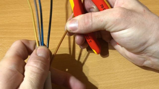 Knipex 70 06 160 Szczypce tnące boczne dla elektryków смотреть онлайн