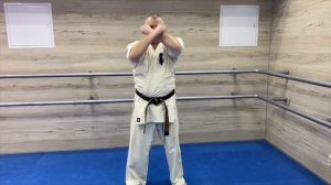 Идо гейко + ката каратэ киокушинкай (7-й кю)