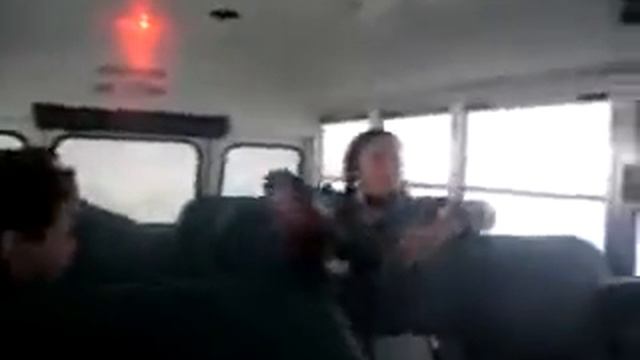 Случай в автобусе.avi смотреть онлайн