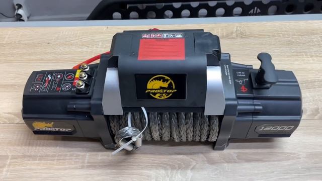 Лебедка автомобильная электрическая 12V PRO&TOP 12000lbs 5443 кг с синтетическим тросом (252/1)