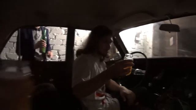 Делегация, экскурсия, две девушки на заднем сидении, смотреть не до конца смотреть онлайн