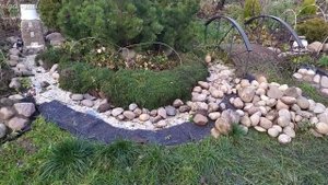 Ограждение для клумбы из камня, своими руками.