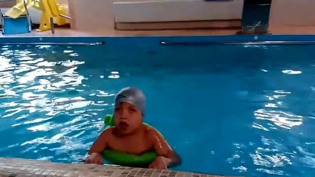 бассейн .Назар учится плавать sweetie kids детки конфетки смотреть онлайн
