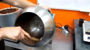 Микро производство шоколада  Меланжера (melangeur), прокатно-вырубной станок, дражировочный барабан
