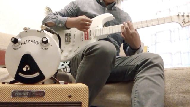 Fender Supreme Limited Stratocaster & Dunlop Limited Fuzz Face MOR50-F1 смотреть онлайн