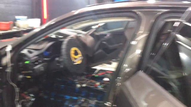 Audi A4, пару слов о заводской шумозащите и установка эффективных шумоизоляционных материалов СГМ.