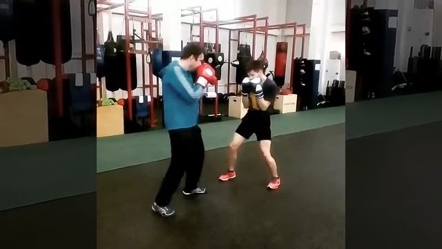 Отработка комбинированной защиты в боксе!