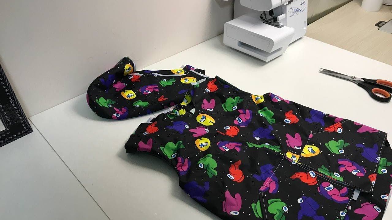 Шью детскую жилетку в прямом эфире. Обзор выкройки "Слиппер" смотреть онлайн