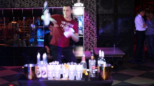 Шоу бармена в ночном клубе "Сова" ч.2 смотреть онлайн