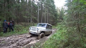 Suzuki Escudo доминирует на болоте.Офф-роуд. Уазы и Нивы борются с бездорожьем выезд выходного дня.