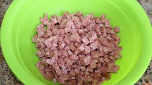Салат из колбасы крабовых палочек и риса