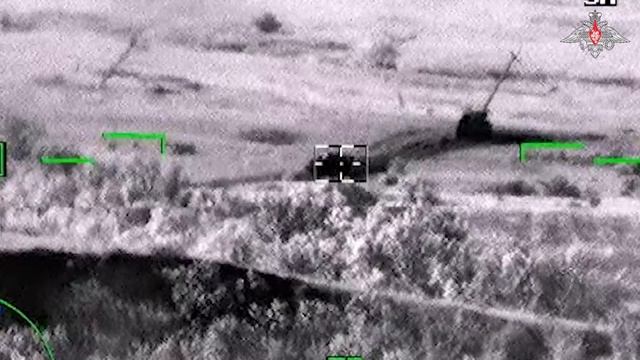 Уничтожение экипажом Ка-52 бронетранспортера ВСУ