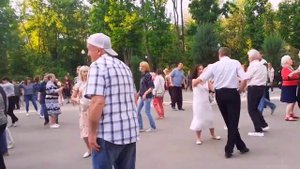 А МОРЕ, КАК МОРЕ! ТАНЦЫ В ПАРКЕ ГОРЬКОГО ХАРЬКОВ.mp4