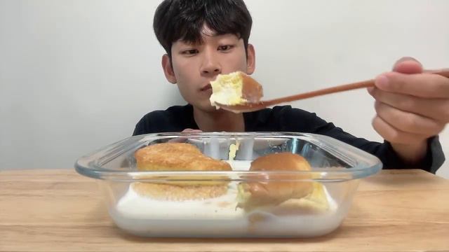 ASMR 초당옥수수 생크림빵 우유에 말아먹는 디저트 먹방🥯 Cream Bread Dessert MUKBANG