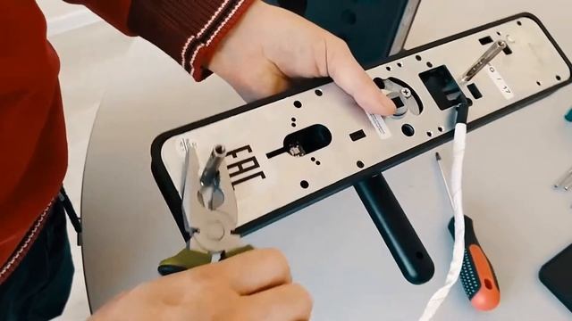 Установка электронного умного замка k18