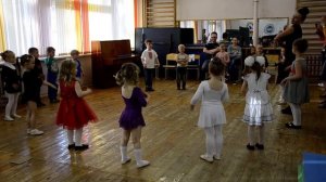 У Жирафа пятна- пятна...