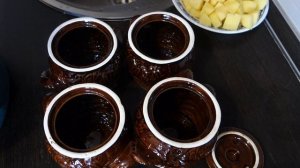 МЯСО В ГОРШОЧКАХ С ГРИБАМИ И ОВОЩАМИ