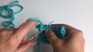 поворотные ряды крючком  !!все ЛИЦЕВЫМИ !! вяжем правой и левой рукой