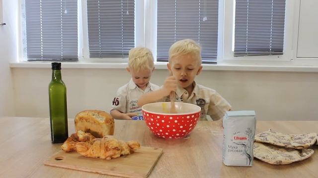 Арсений и Леонид готовят подарки. Повара. смотреть онлайн