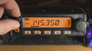 Цифровая УКВ рация или аналог. Аналог не проиграет.