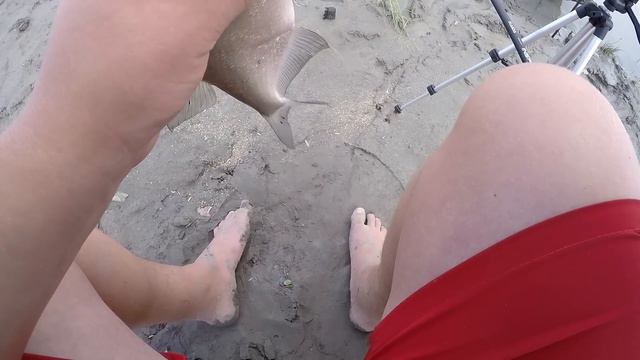 ПЕРВАЯ РЫБАЛКА НА САЗАНА Рыбалка как она есть. смотреть онлайн