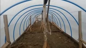 Перетяжка пленки на теплице из ПВХ труб.|Hauling the film on the greenhouse out of PVC pipes.