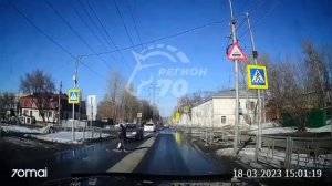 «Стою на асфальте я в лыжи обутый.
Толь лыжи не едут, толь я – *б***тый»