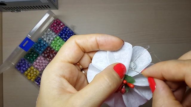 МК Цветы из фетровых кружочков и бусин.Украшение /Flowers from felt circles and beads. Decoration смотреть онлайн