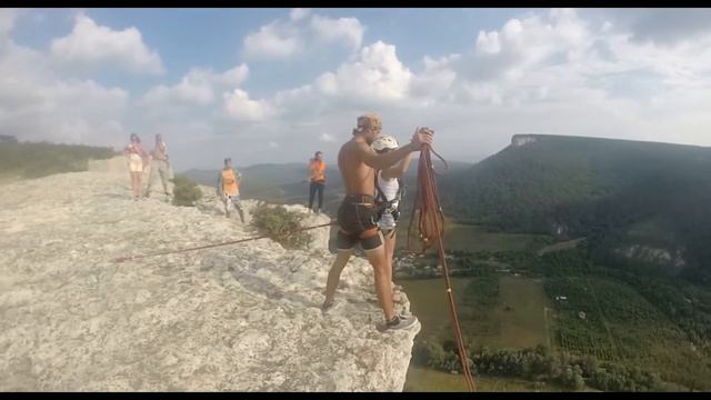 Анастасия на Качи-Кальоне прыжки с верёвкой в Крыму с командой Skyline смотреть онлайн