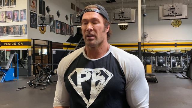 Oldschool Shoulder Exercise I learned From Tom Platz At Golds Venice смотреть онлайн