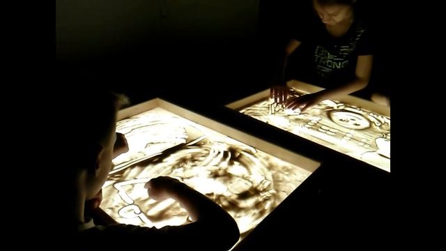 Занятия в детском клубе: песочная анимация