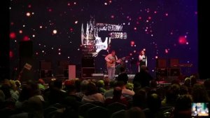 На сцене  одна из лучших певиц России, обладающая уникальным узнаваемым голосом Ирина Сурина