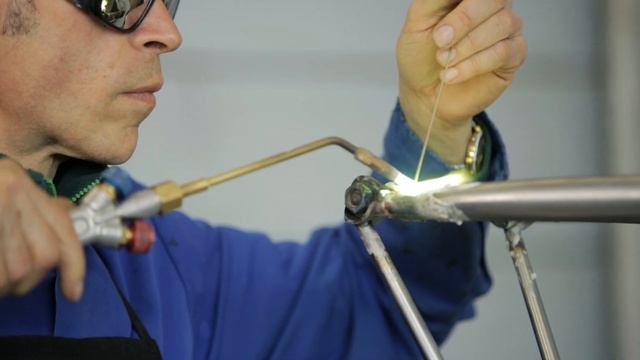 How a FILLET-BRAZED custom steel FRAME is made [Behind a Custom Steel Bike] смотреть онлайн