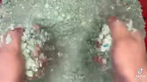 девочка  Плакса