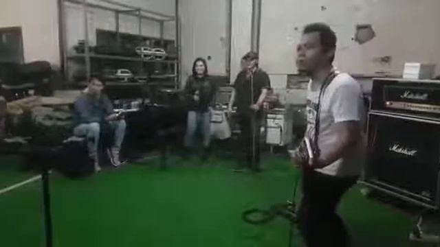 Sonet Rock latihan Bareng Weni DA 3 ( SAHABAT) смотреть онлайн
