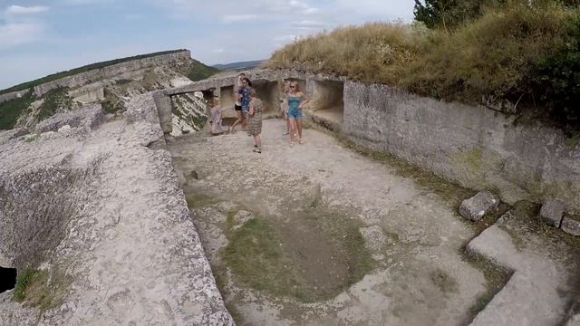 Крым. Бахчисарай.Музыкант в пещере. Путешествие в пещерный город Чуфут -  Кале. Самшитовая роща.
